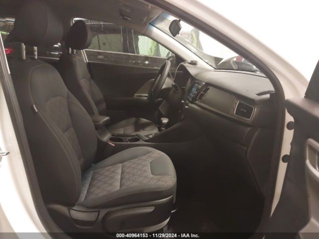 KNDCB3LC8J5211594 KIA NIRO LX