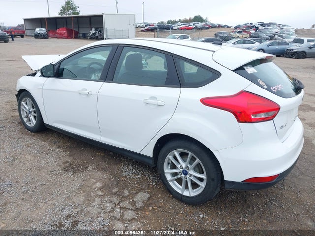 Ford FOCUS SE 2017 1FADP3K27HL271568 Image 3