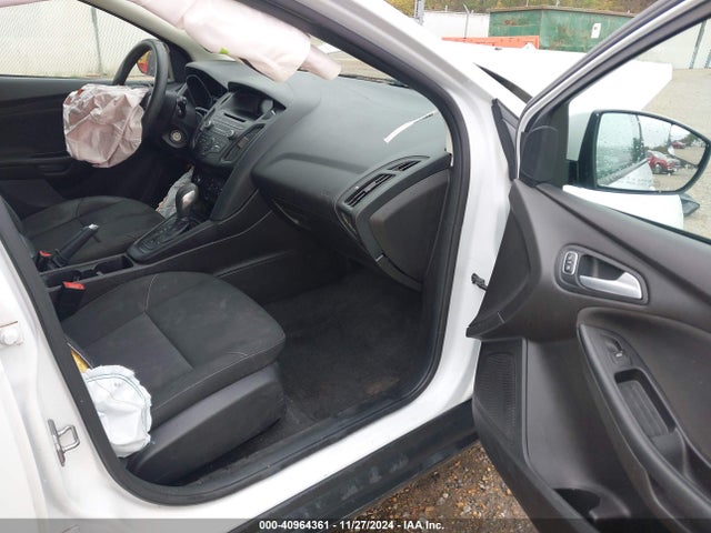 Ford FOCUS SE 2017 1FADP3K27HL271568 Image 5