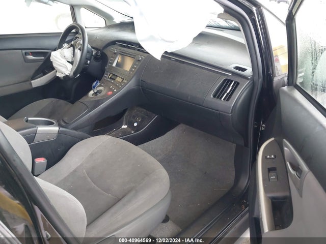 Toyota Prius Two 2015 JTDKN3DU6F1920789 Image 5