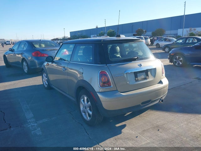 2009 MINI COOPER WMWMF33549TT69557 Photo 2