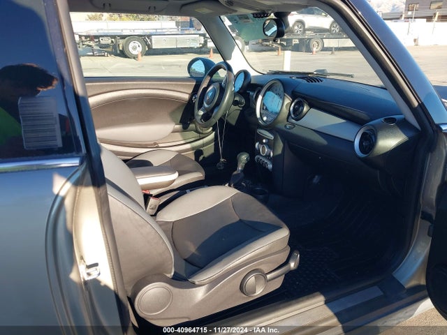 2009 MINI COOPER WMWMF33549TT69557 Photo 4
