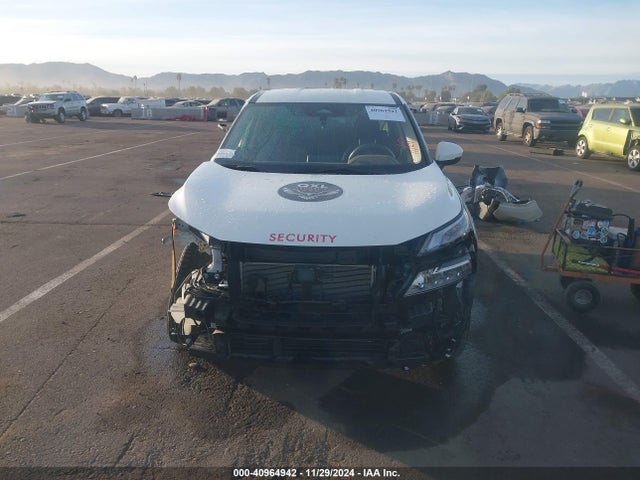 JN8BT3BA6PW409235 Nissan Rogue Sv Fwd