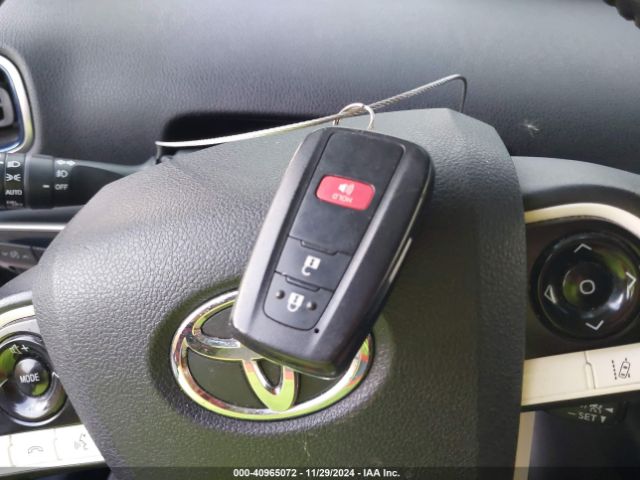 JTDKARFUXJ3549628 Toyota Prius Three Touring