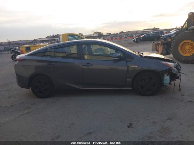 JTDKARFUXJ3549628 Toyota Prius Three Touring