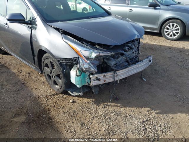 JTDKARFUXJ3549628 Toyota Prius Three Touring