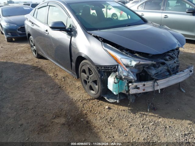 JTDKARFUXJ3549628 Toyota Prius Three Touring