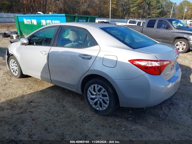 Toyota COROLLA LE 2018 5YFBURHE8JP848247 Image 3