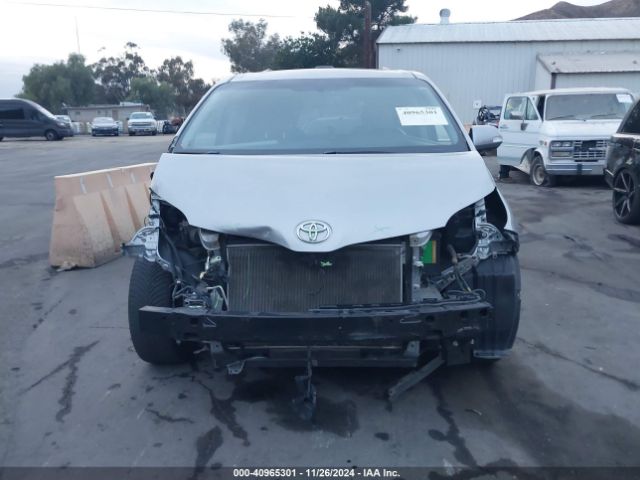 5TDYZ3DC3HS875564 Toyota Sienna Limited 7 Passenger