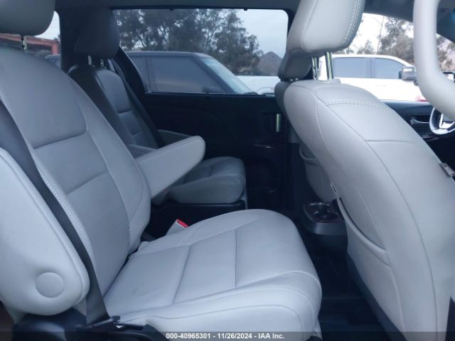 5TDYZ3DC3HS875564 Toyota Sienna Limited 7 Passenger