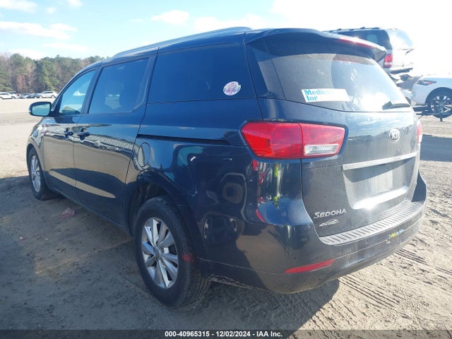 KIA SEDONA LX 2017 KNDMB5C10H6308050 Image 3
