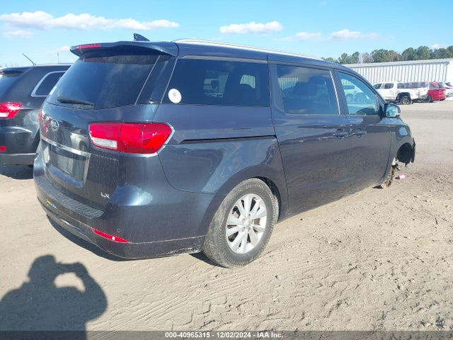 KIA SEDONA LX 2017 KNDMB5C10H6308050 Image 4