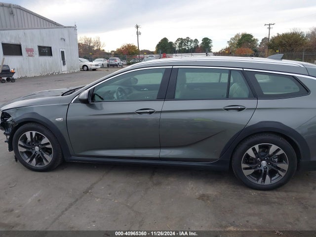 W04GV8SX5J1137966 Buick Regal Tourx Essence
