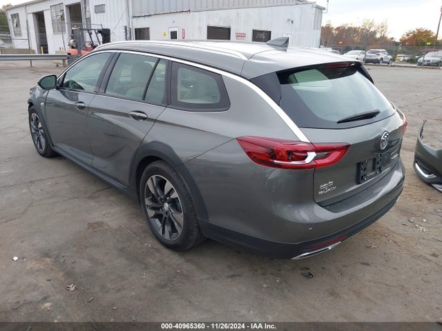 W04GV8SX5J1137966 Buick Regal Tourx Essence