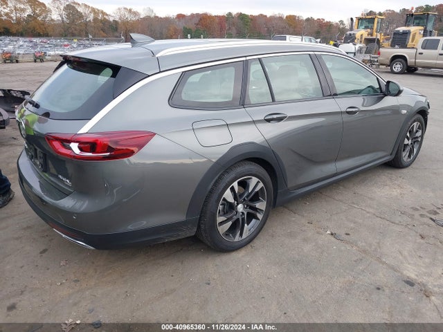W04GV8SX5J1137966 Buick Regal Tourx Essence