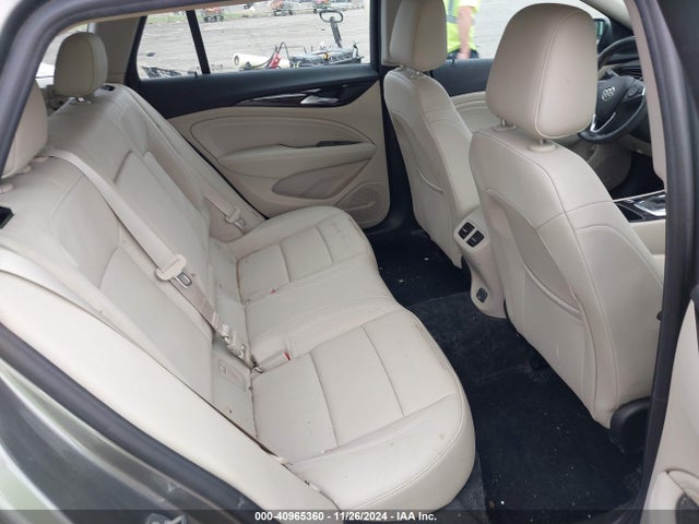 W04GV8SX5J1137966 Buick Regal Tourx Essence