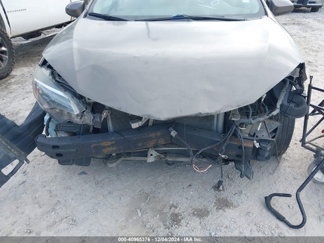Toyota COROLLA LE 2018 5YFBURHE6JP777209 Image 6