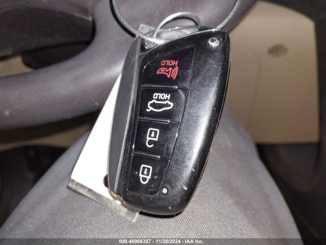 Hyundai Azera Limited 2016 KMHFH4JG4GA518683 Image 11