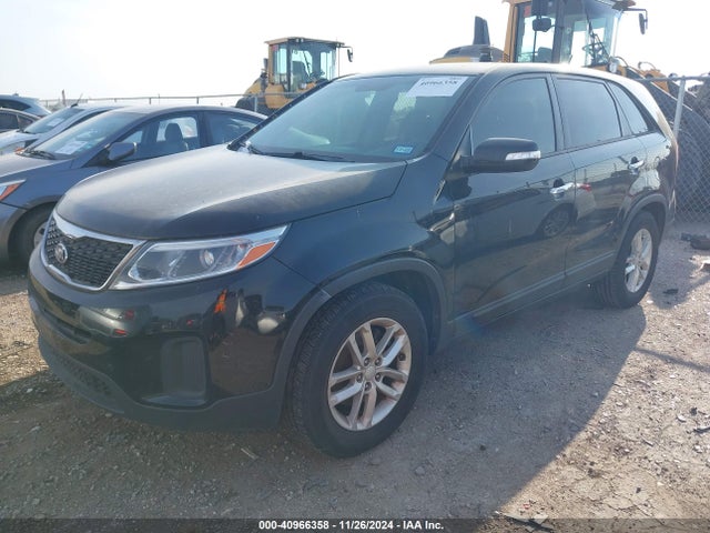 KIA SORENTO LX 2014 5XYKT3A62EG539189 Image 2