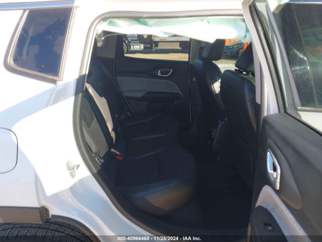 3C4NJDBB9NT123170 Jeep Compass Latitude 4x4