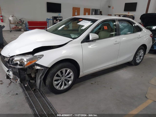 Toyota CAMRY LE 2015 4T4BF1FK1FR469445 Image 2