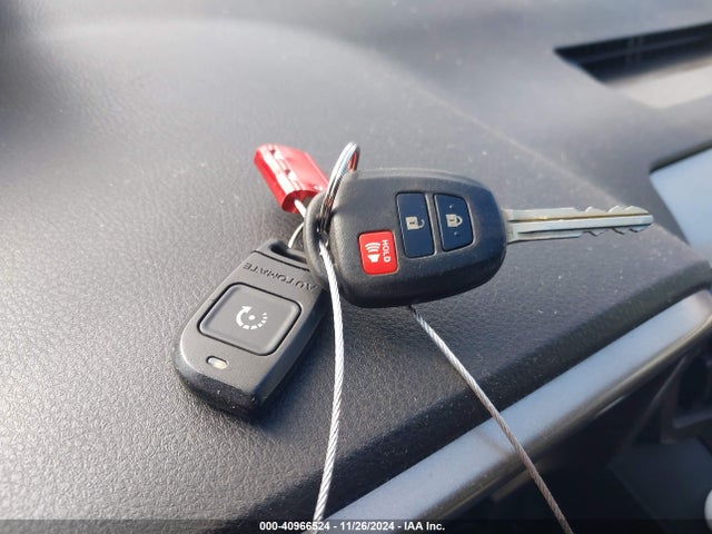 Toyota RAV4 LE 2014 JTMBFREV8EJ006503 Image 11