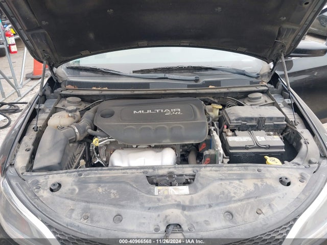 Chrysler 200 Limited 2015 1C3CCCABXFN713185 Image 10