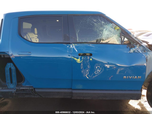 Rivian R1t Adventure 2022 7FCTGAAA4NN014039 Image 14