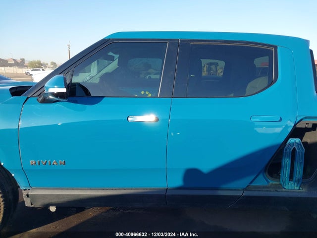 Rivian R1t Adventure 2022 7FCTGAAA4NN014039 Image 15