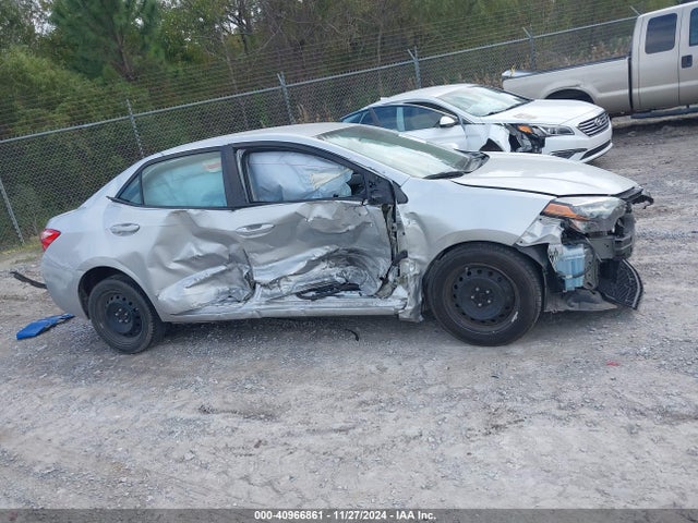 Toyota COROLLA LE 2018 5YFBURHE3JP738612 Image 14