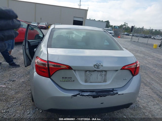 Toyota COROLLA LE 2018 5YFBURHE3JP738612 Image 17
