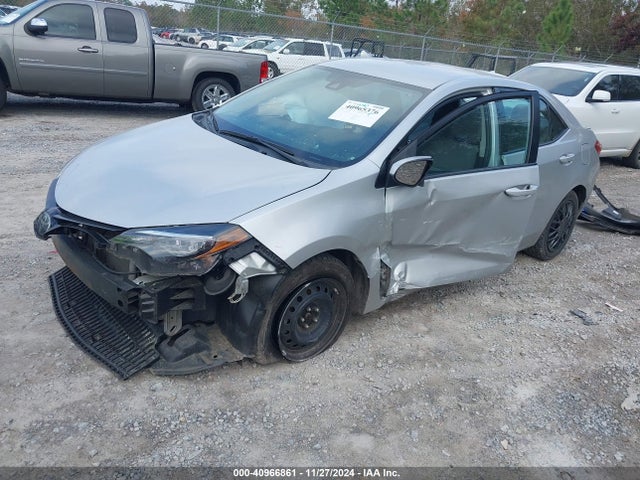 Toyota COROLLA LE 2018 5YFBURHE3JP738612 Image 2