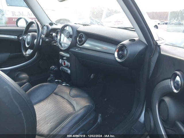 2008 MINI COOPER S CLUBMAN WMWMM33528TP87149 Photo 4