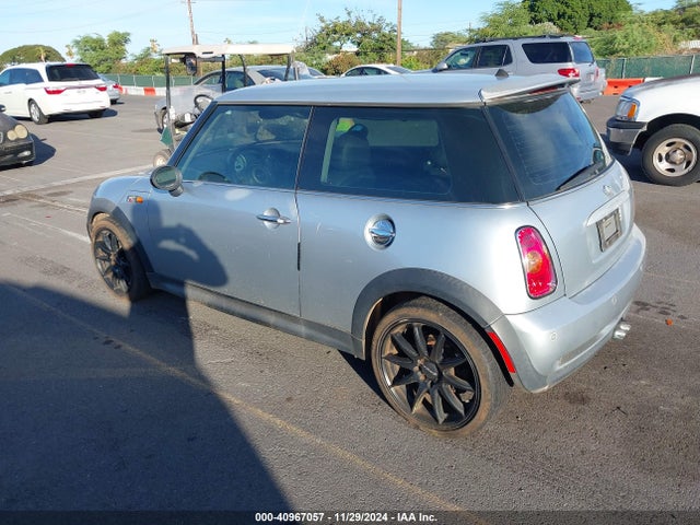 2003 MINI COOPER S WMWRE33463TD69876 Photo 2
