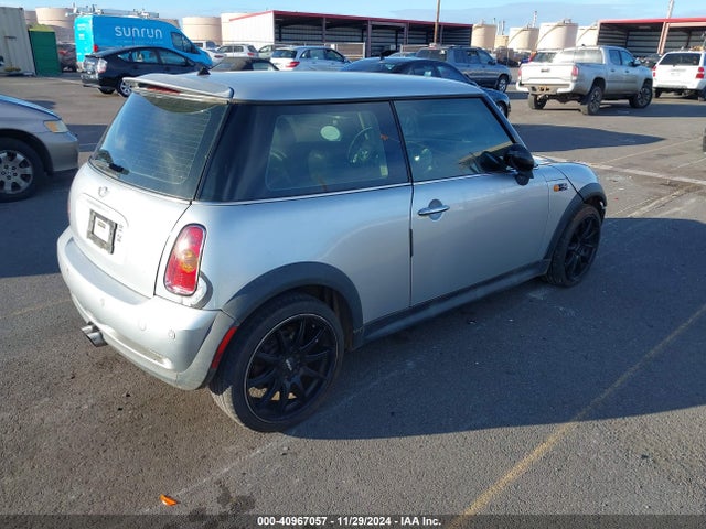 2003 MINI COOPER S WMWRE33463TD69876 Photo 3