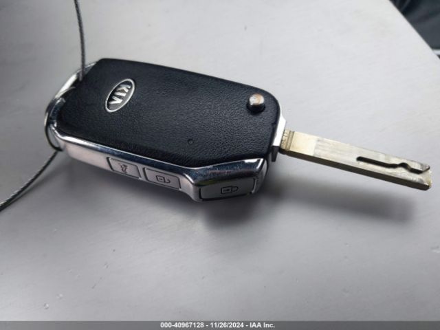 KNDEUCAA4M7068088 KIA SELTOS S