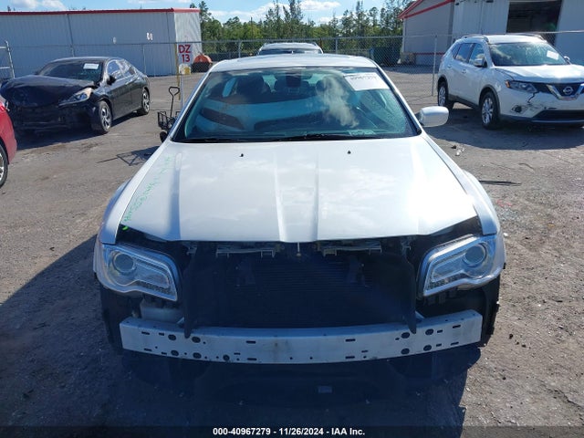 Chrysler 300 Anniversary Edition 2016 2C3CCAAG0GH248426 Image 13