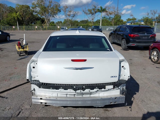 Chrysler 300 Anniversary Edition 2016 2C3CCAAG0GH248426 Image 17