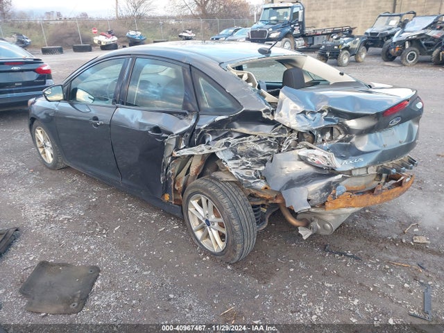 Ford FOCUS SE 2017 1FADP3F20HL316795 Image 3