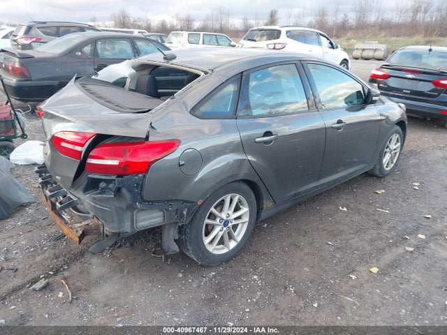 Ford FOCUS SE 2017 1FADP3F20HL316795 Image 4
