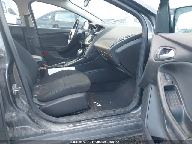 Ford FOCUS SE 2017 1FADP3F20HL316795 Image 5