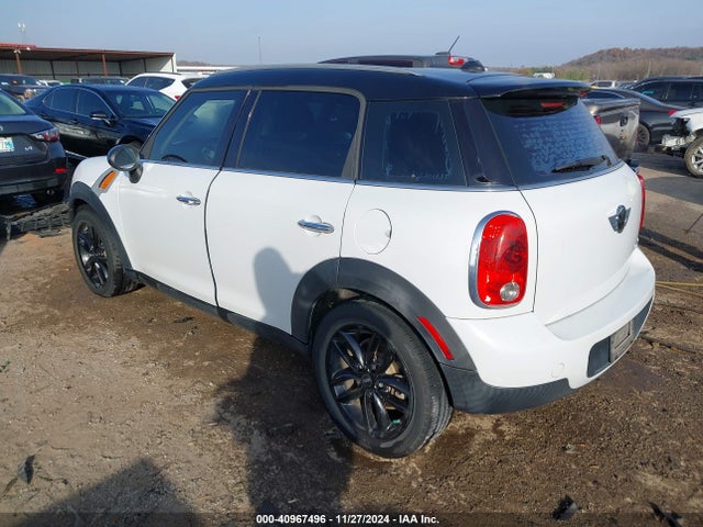 2013 MINI COUNTRYMAN WMWZB3C57DWM08697 Photo 2