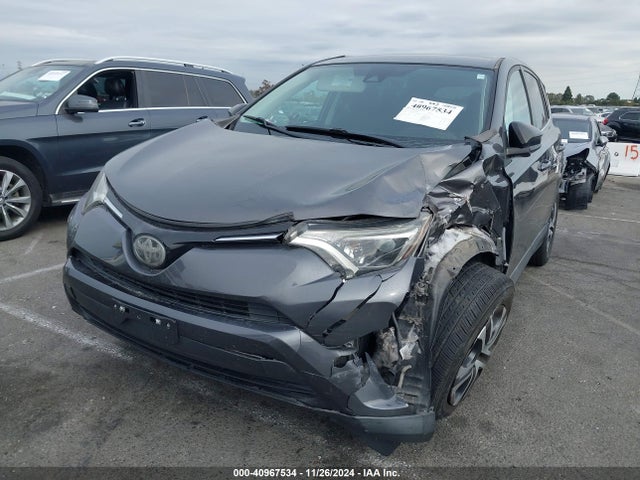 Toyota RAV4 LE 2017 2T3ZFREV0HW364263 Image 2