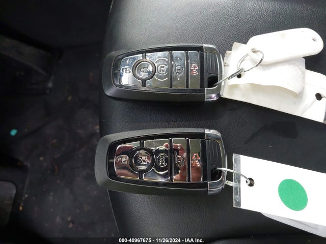 5LM5J0XC9RGL00281 Lincoln Aviator Livery