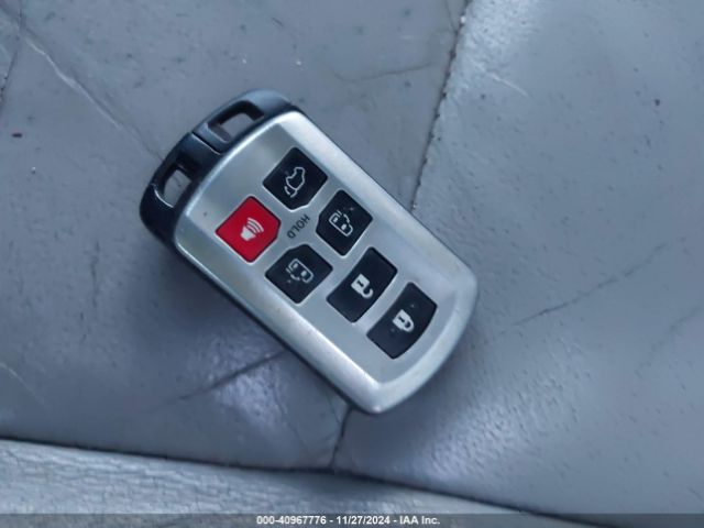 5TDYK3DC6FS604547 Toyota Sienna Xle 8 Passenger