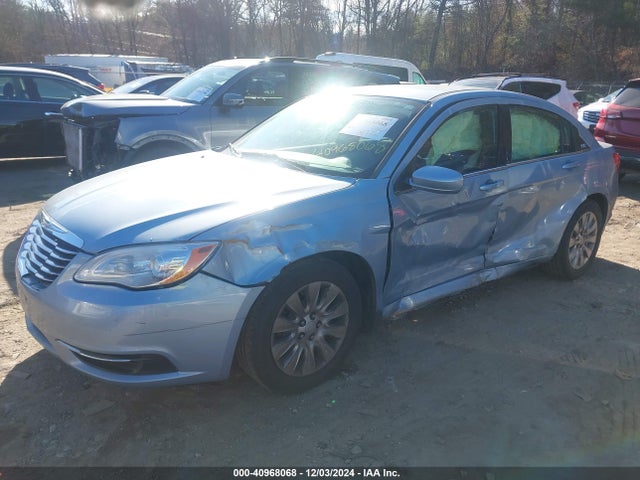 Chrysler 200 LX 2014 1C3CCBAB7EN143008 Image 2
