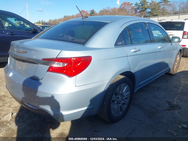 Chrysler 200 LX 2014 1C3CCBAB7EN143008 Image 4