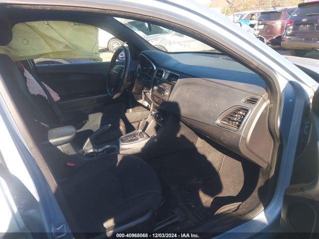 Chrysler 200 LX 2014 1C3CCBAB7EN143008 Image 5