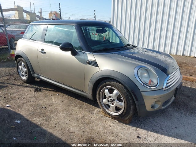 2010 MINI COOPER WMWMF3C56ATZ65113 Photo 0