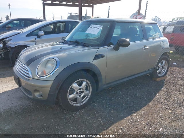 2010 MINI COOPER WMWMF3C56ATZ65113 Photo 1